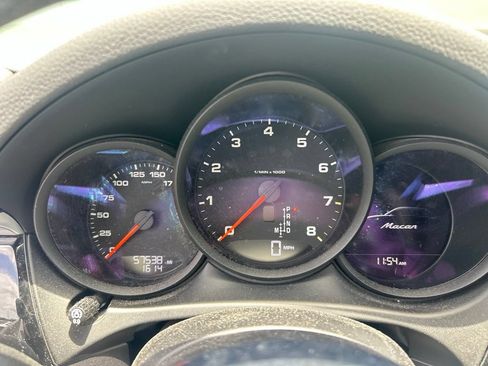 Used 2018 Porsche Macan AWD/4WD image 2