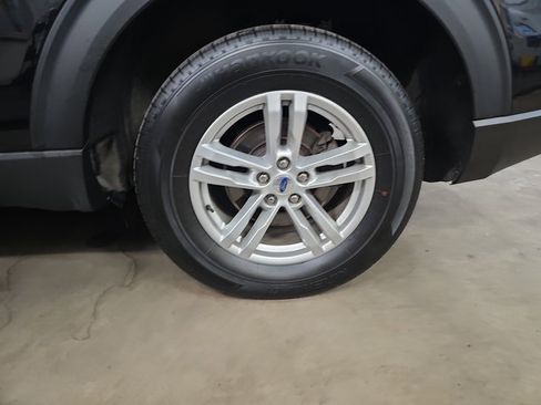 Used 2023 Ford Explorer XLT w/ Equipment Group 202A image 33