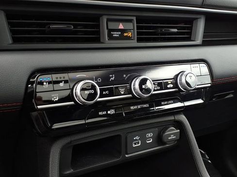 Certified 2025 Honda Pilot Black Edition image 20