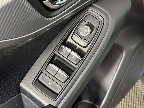 Used 2023 Subaru Crosstrek 2.5i Limited w/ Moonroof Package image 18