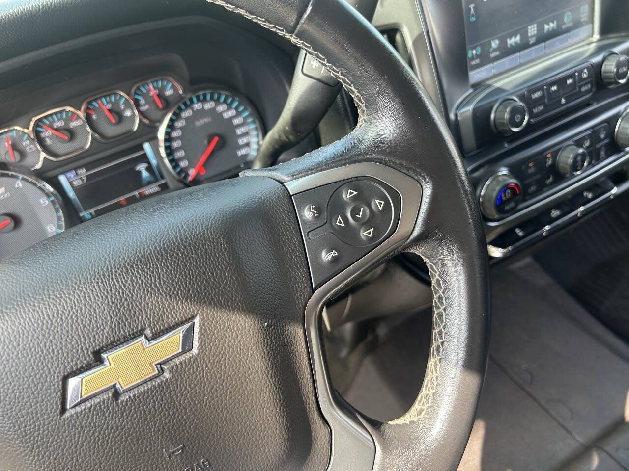 Used 2018 Chevrolet Silverado 1500 LT w/ All Star Edition AWD/4WD image 28