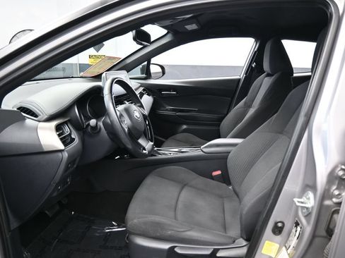 Used 2019 Toyota C-HR XLE FWD image 10