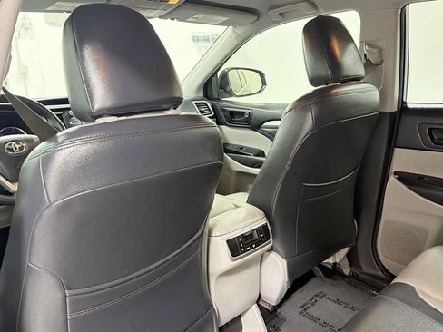 Certified 2018 Toyota Highlander LE FWD image 25