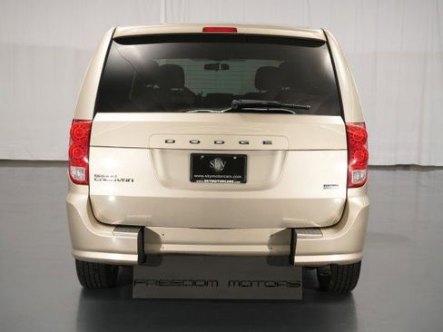Used 2013 Dodge Grand Caravan SXT image 17