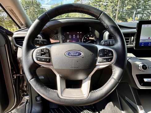 Used 2023 Ford Explorer XLT w/ Equipment Group 202A image 26