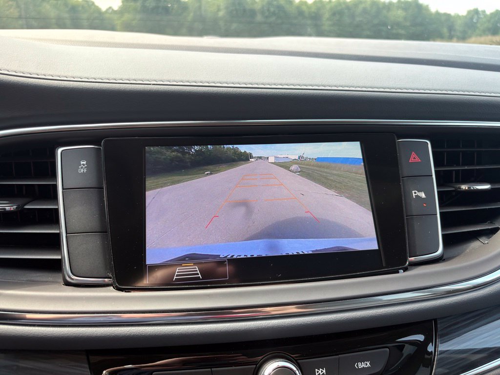 Used 2021 Buick Enclave Essence FWD image 4