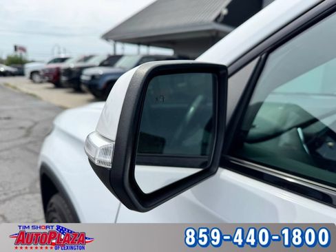 Used 2023 Chevrolet Traverse RS AWD/4WD image 18