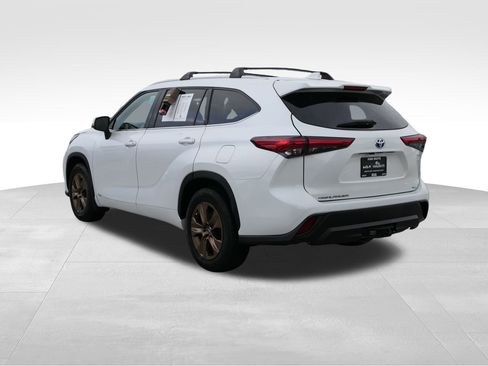 Used 2022 Toyota Highlander Bronze Edition image 6