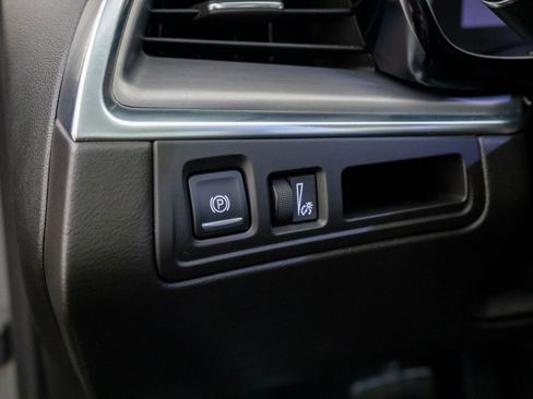 Used 2018 Cadillac XT5 Luxury image 19