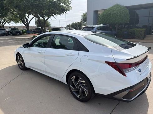 Used 2025 Hyundai Elantra Sport FWD image 7
