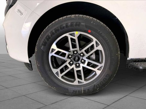 New 2025 Ford Expedition Active image 9