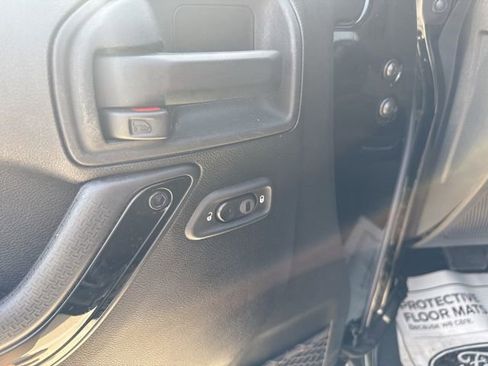 Used 2015 Jeep Wrangler Unlimited Sahara AWD/4WD image 18