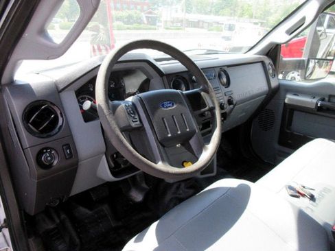 Used 2019 Ford F750 2WD Crew Cab Super Duty image 5