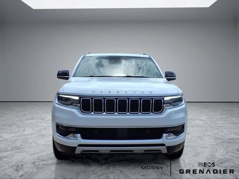 Used 2024 Jeep Wagoneer L Series II RWD image 3