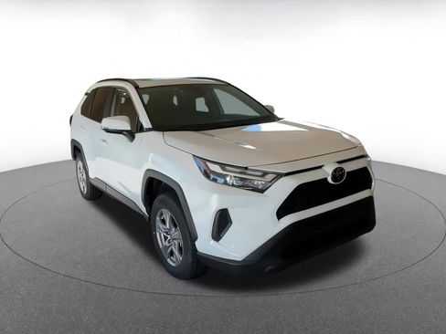 Used 2025 Toyota RAV4 XLE image 3
