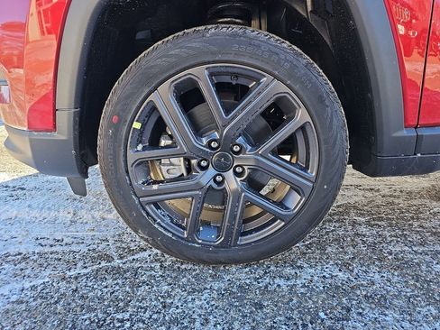 New 2026 Jeep Compass Latitude w/ Sun and Sound Group image 30