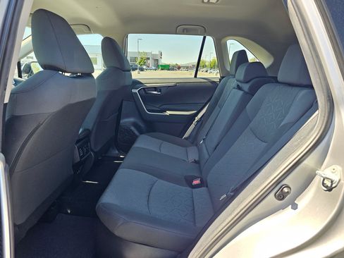 Used 2020 Toyota RAV4 XLE w/ Carpet Mat Package AWD/4WD image 17