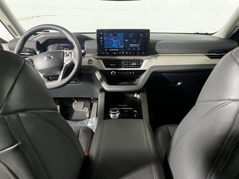 Used 2025 Ford Explorer Active w/ Active Comfort Package image 10