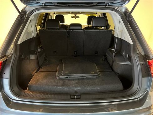 Used 2018 Volkswagen Tiguan SE image 5