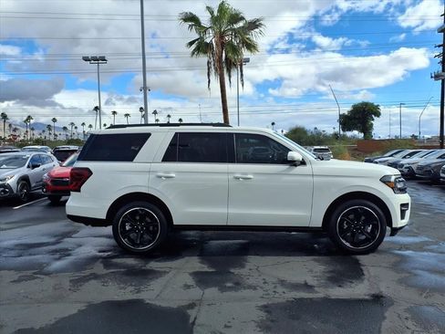 Used 2023 Ford Expedition Limited image 9