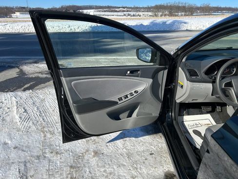 Used 2017 Hyundai Accent SE image 17