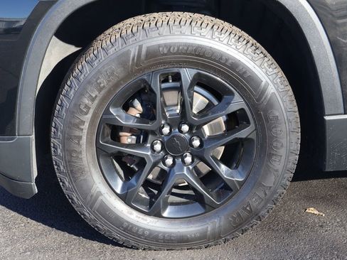 Used 2021 Chevrolet Traverse LS w/ LPO, Blackout Package image 11