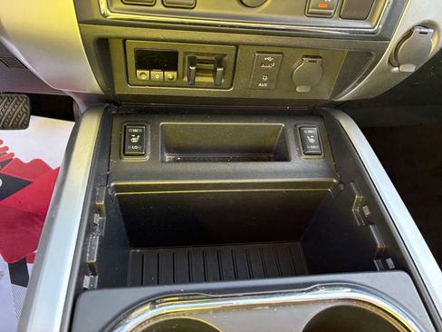 Used 2017 Nissan Titan SV RWD image 29