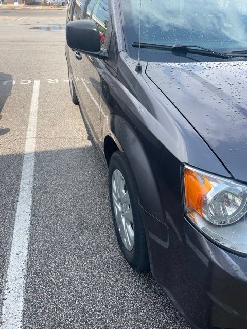 Used 2018 Dodge Grand Caravan SE FWD image 4
