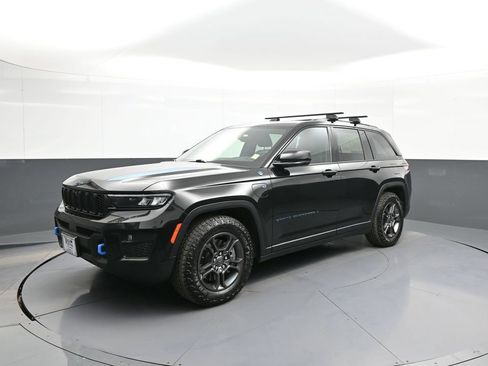 Used 2024 Jeep Grand Cherokee Trailhawk image 10