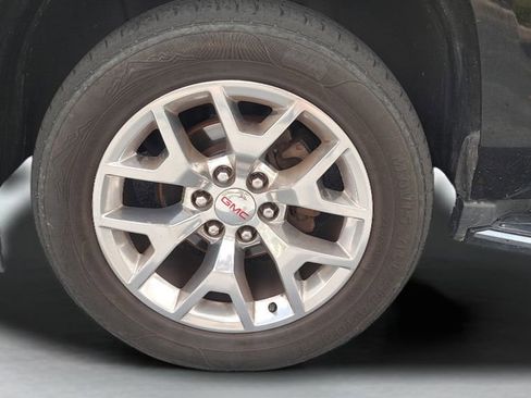 Used 2017 GMC Yukon XL SLE w/ SLE Value Package image 3