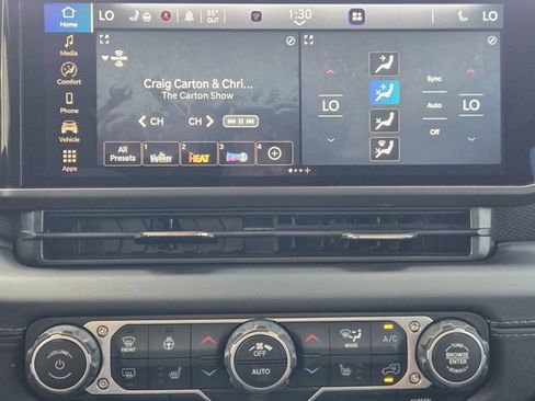 Used 2025 Jeep Wrangler Unlimited Rubicon w/ Convenience Group AWD/4WD image 11