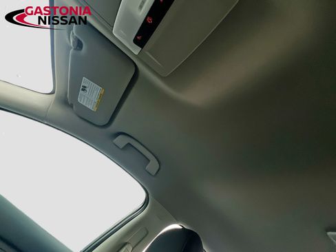 Used 2022 Nissan Sentra SR w/ Trunk Package image 27