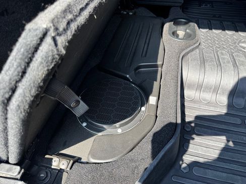 Used 2018 RAM 1500 Laramie AWD/4WD image 18