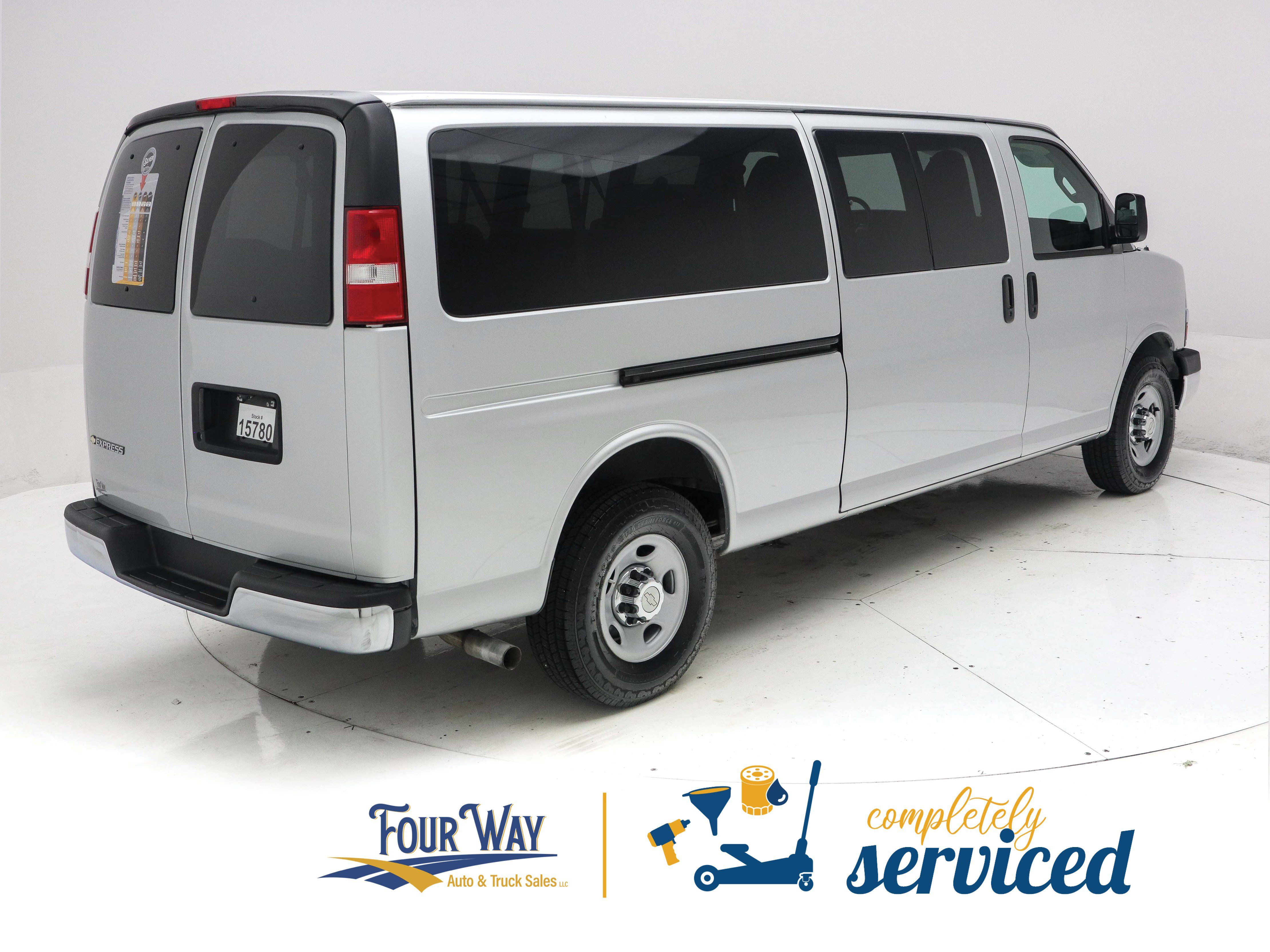 Used 2016 Chevrolet Express 3500 LT w/ LT Preferred Equipment Group RWD image 4
