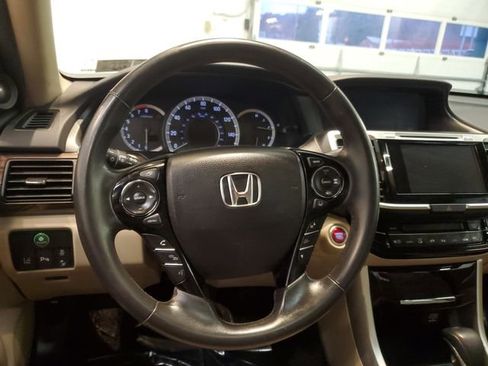 Used 2016 Honda Accord Touring image 15