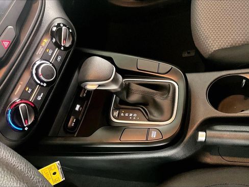 Used 2025 Kia Soul LX FWD image 17