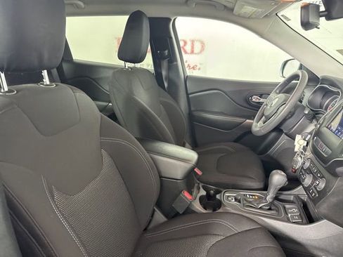 Used 2021 Jeep Cherokee Latitude image 16