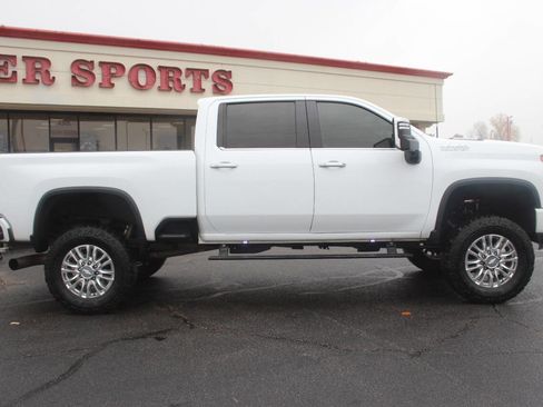 Used 2020 Chevrolet Silverado 2500 High Country w/ Technology Package image 3