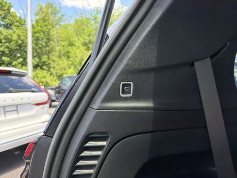 Used 2025 Chrysler Pacifica Select FWD image 10