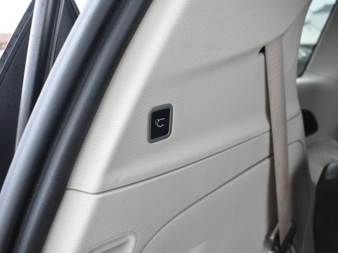 Used 2020 Chrysler Voyager Lxi image 9