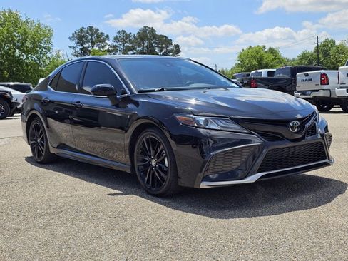 Used 2022 Toyota Camry XSE w/ Navigation Package FWD image 5