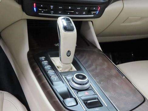Used 2022 Maserati Levante GT AWD/4WD image 12