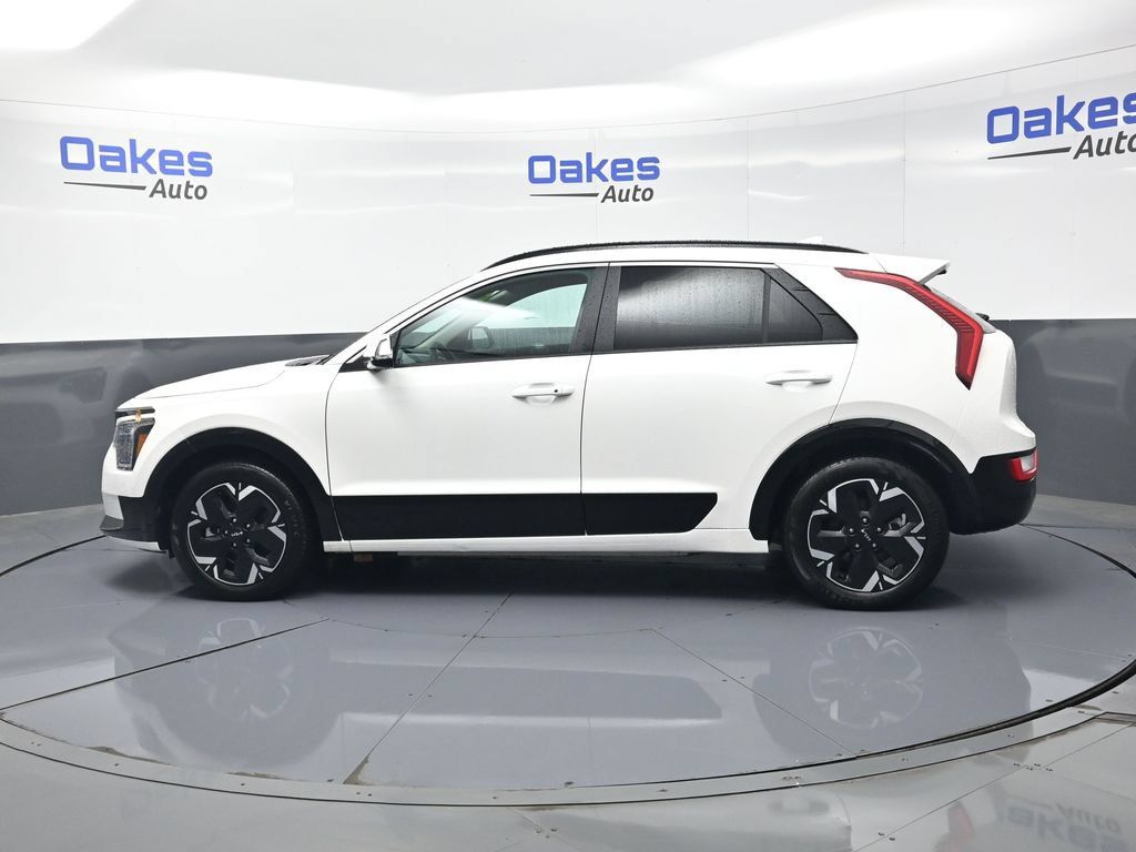 Certified 2024 Kia Niro Wind w/ Wind Preserve Package FWD image 4