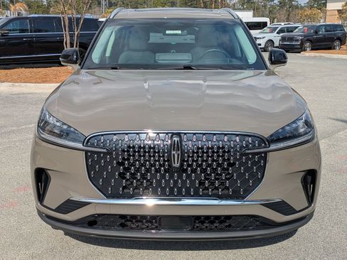 Certified 2025 Lincoln Aviator Reserve image 8