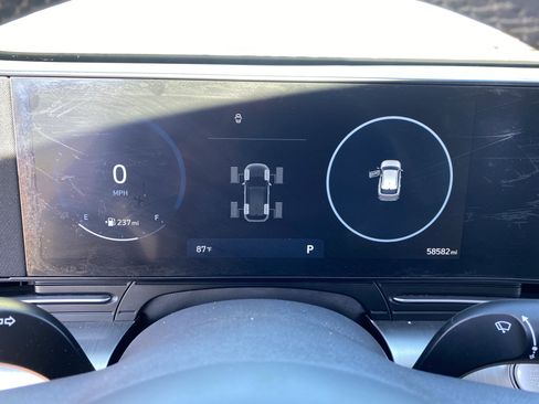 Used 2024 Hyundai Kona Limited AWD/4WD image 31