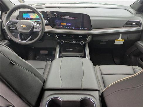 New 2025 Chevrolet Suburban Premier image 17