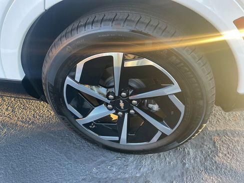 Used 2025 Chevrolet Equinox EV LT w/ Convenience Package image 7