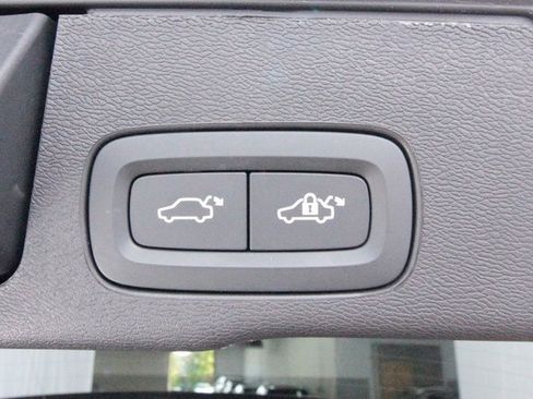 Certified 2025 Volvo XC60 B5 Plus image 35