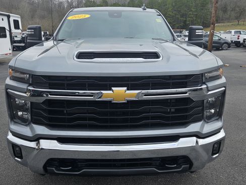 Used 2025 Chevrolet Silverado 2500 LT w/ Convenience Package image 3