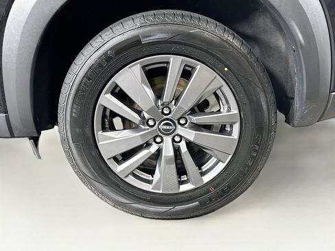 Used 2025 Nissan Pathfinder SV image 11